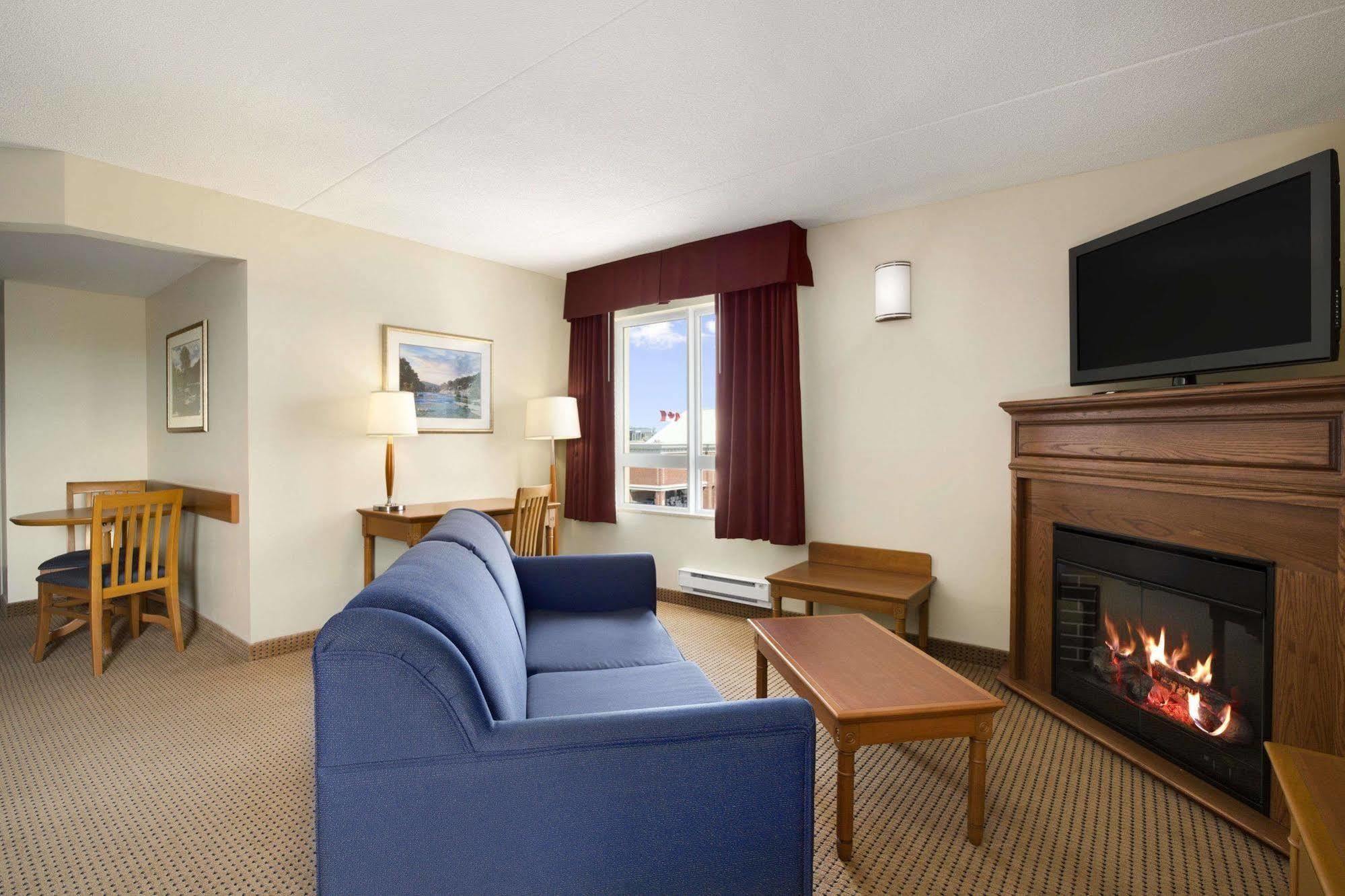 Days Inn & Suites By Wyndham Коллингвуд Экстерьер фото