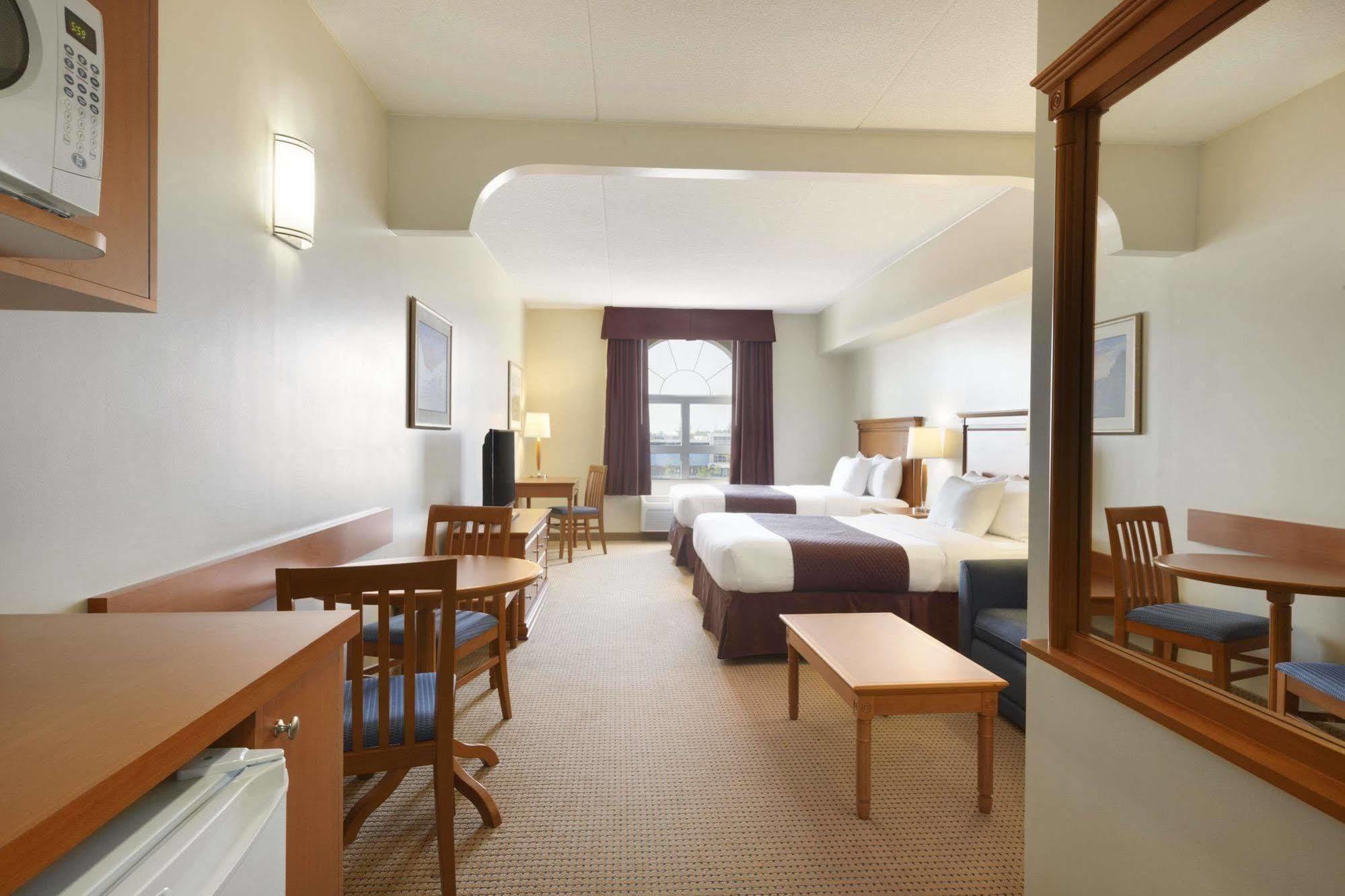 Days Inn & Suites By Wyndham Коллингвуд Экстерьер фото